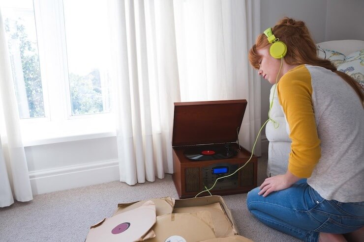 Como reduzir a poluição sonora dentro de casa e melhorar seu bem-estar